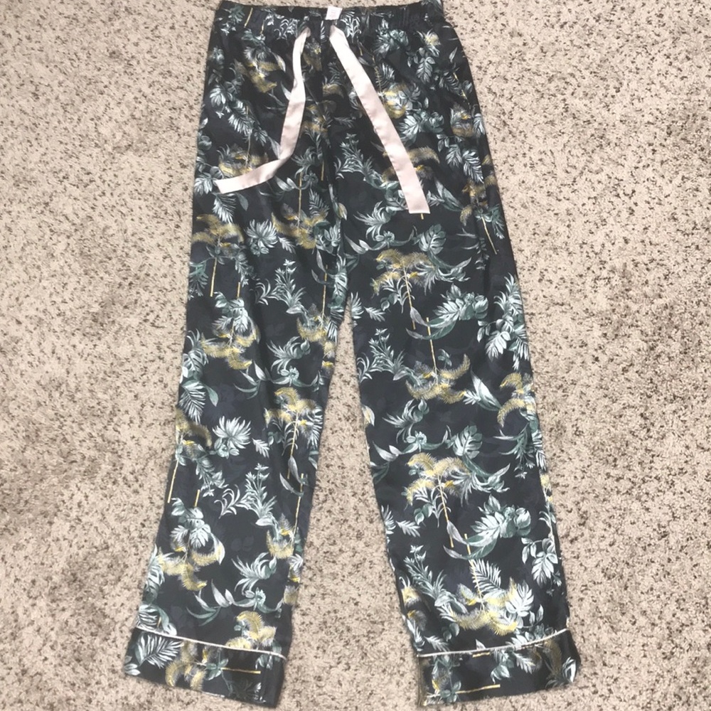 Victoria’s Secret 3 Piece Rare Tropical Satin PJ - Picture 7 of 7